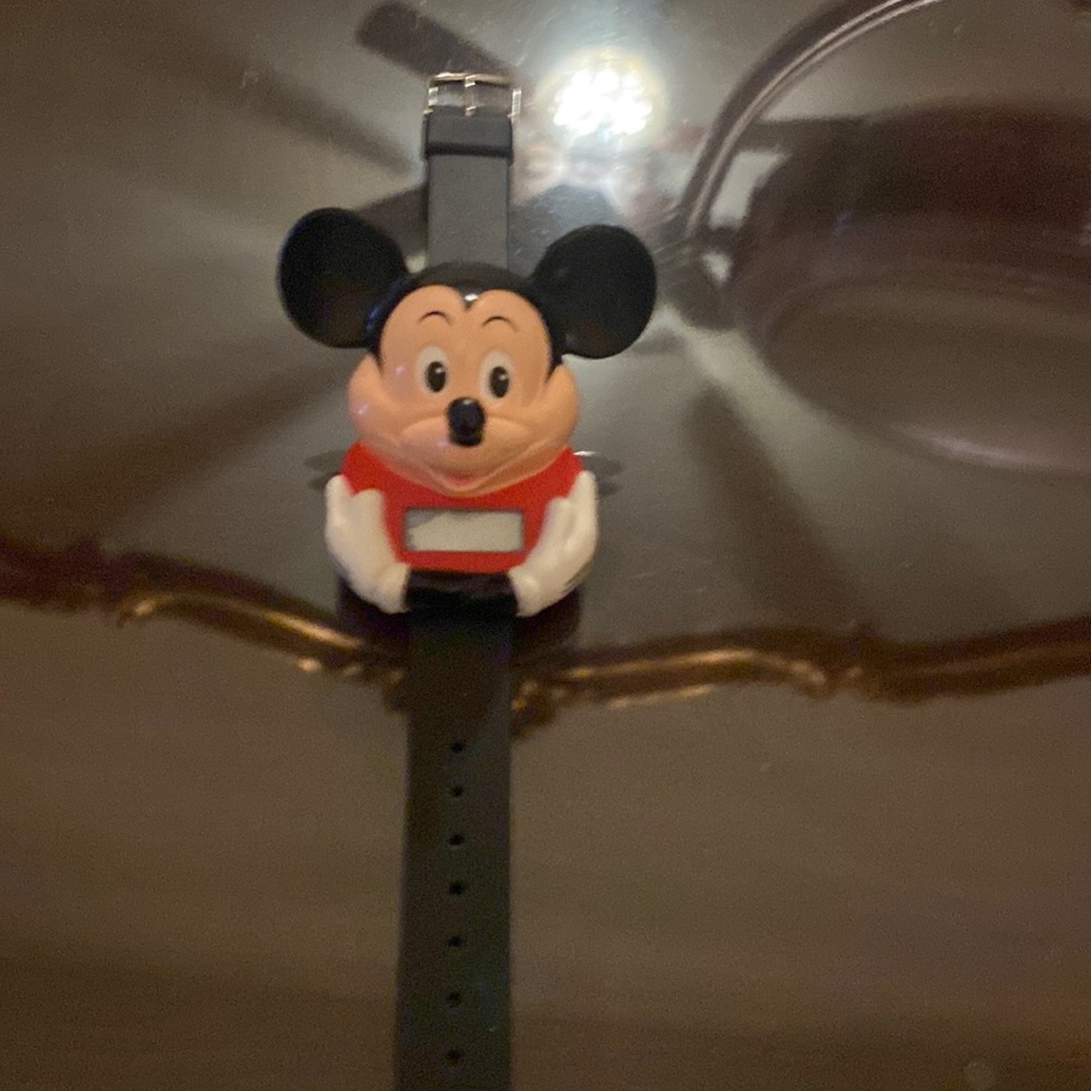 Vintage. 1991 Mickey Mouse talking watch